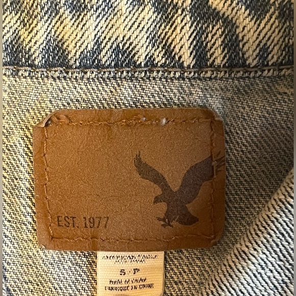 American Eagle Outfitters distressed denim jacket NWOT Small - Picture 5 of 8